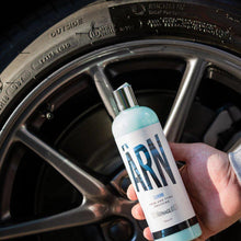Cargar imagen en el visor de la galería, ACONDICIONADOR DE NEUMATICOS Y MOLDURAS GUMMI 500ML - Stjarnagloss Chile